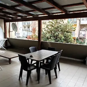 Castle Area Old Town Flat With Terrace And 2 Bari